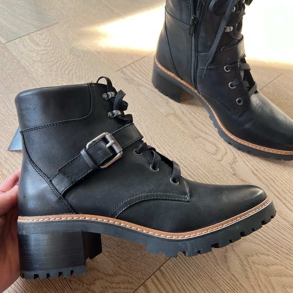 Brand new Naturalizer heeled lug sole waterproof boots boots size 9 - Picture 2 of 3